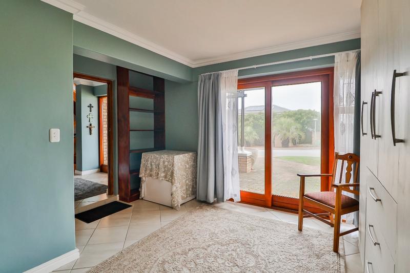 5 Bedroom Property for Sale in Outeniqua Strand Western Cape